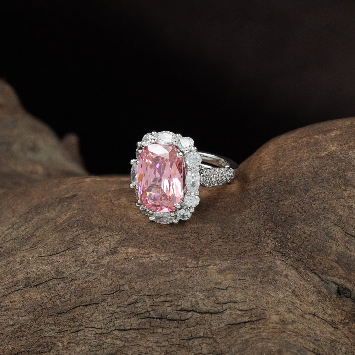Heritage Halo Finger Ring with Sculpted Side Detailing