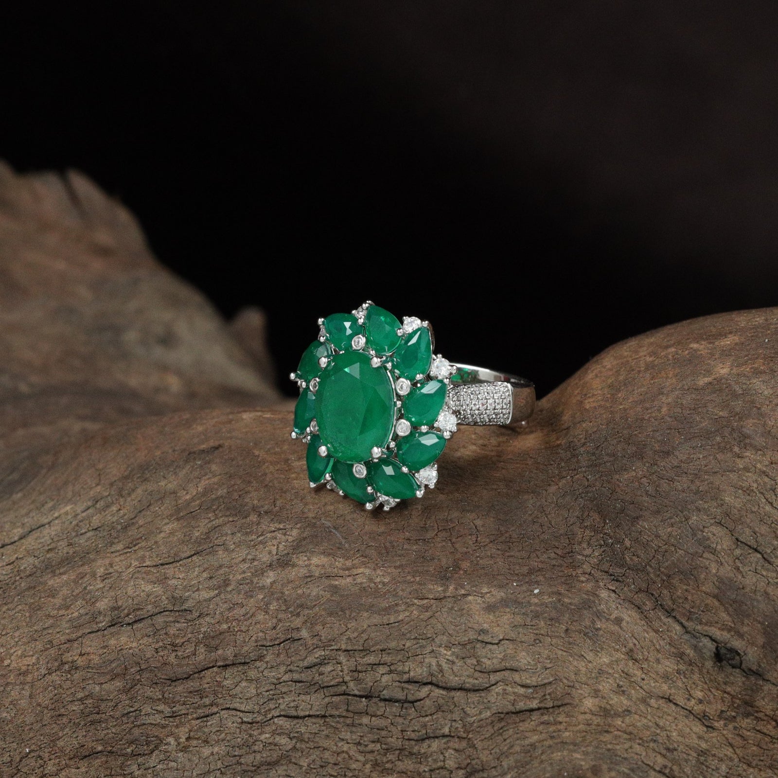 Heritage Bloom Finger Ring with Textured Floral Alignment