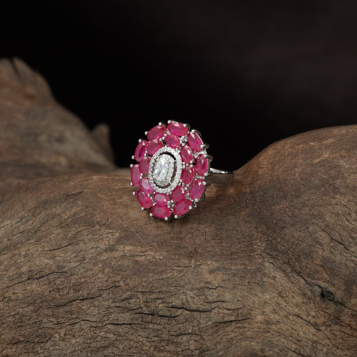 Designer Petal Edge Finger Ring with Layered Oval Formation