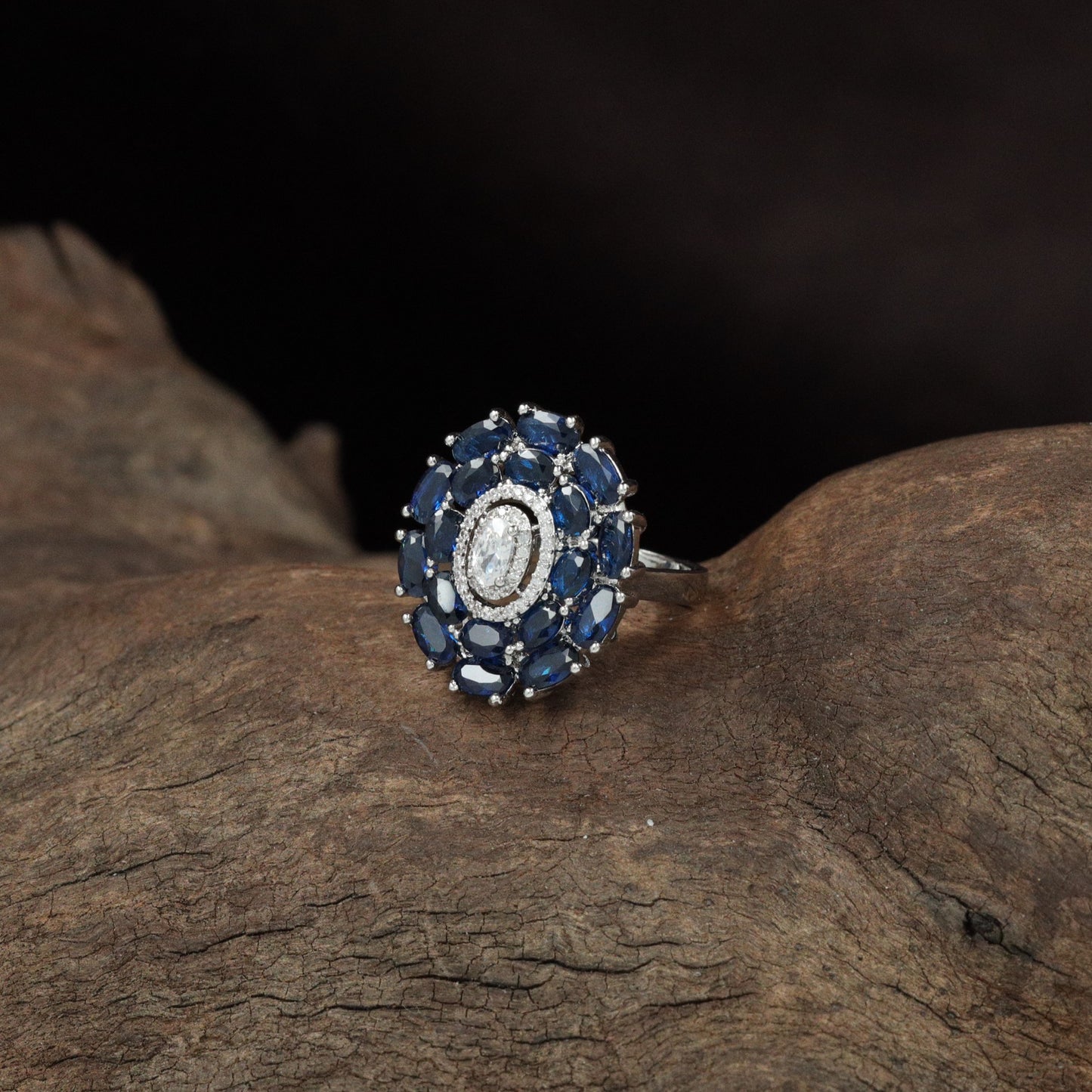 Designer Petal Edge Finger Ring with Layered Oval Formation