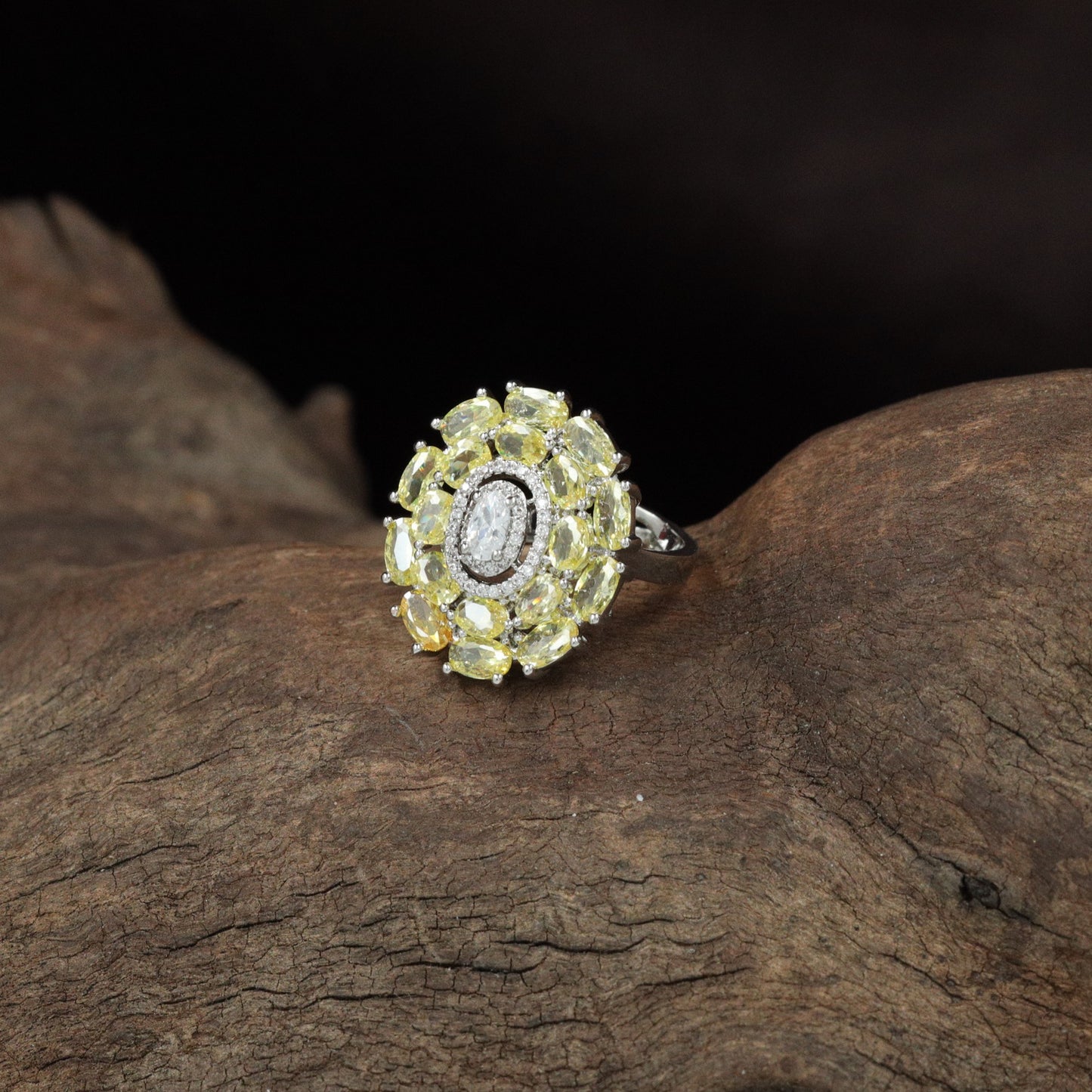 Designer Petal Edge Finger Ring with Layered Oval Formation