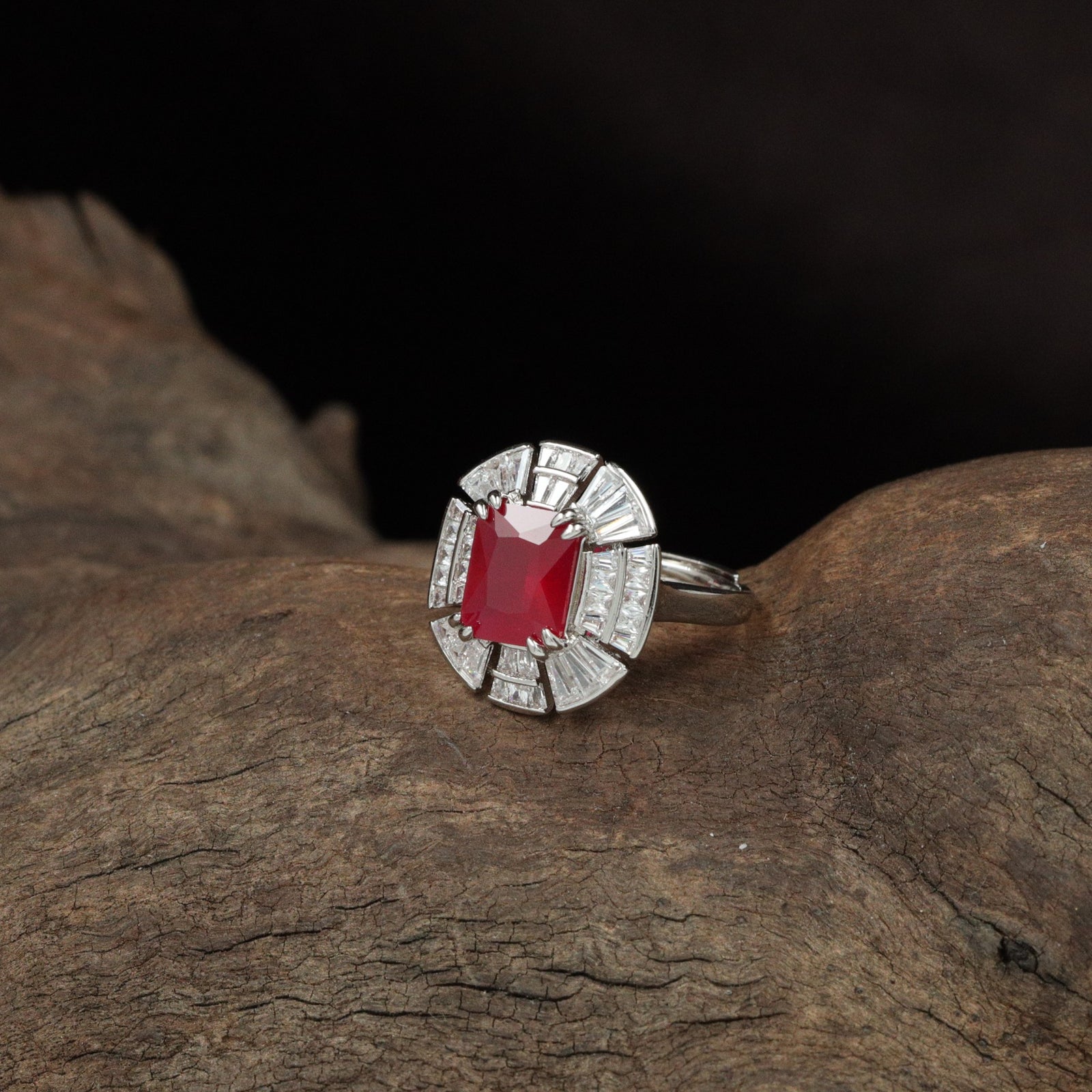 Grand Rectangle Finger Ring with Layered Frame Work