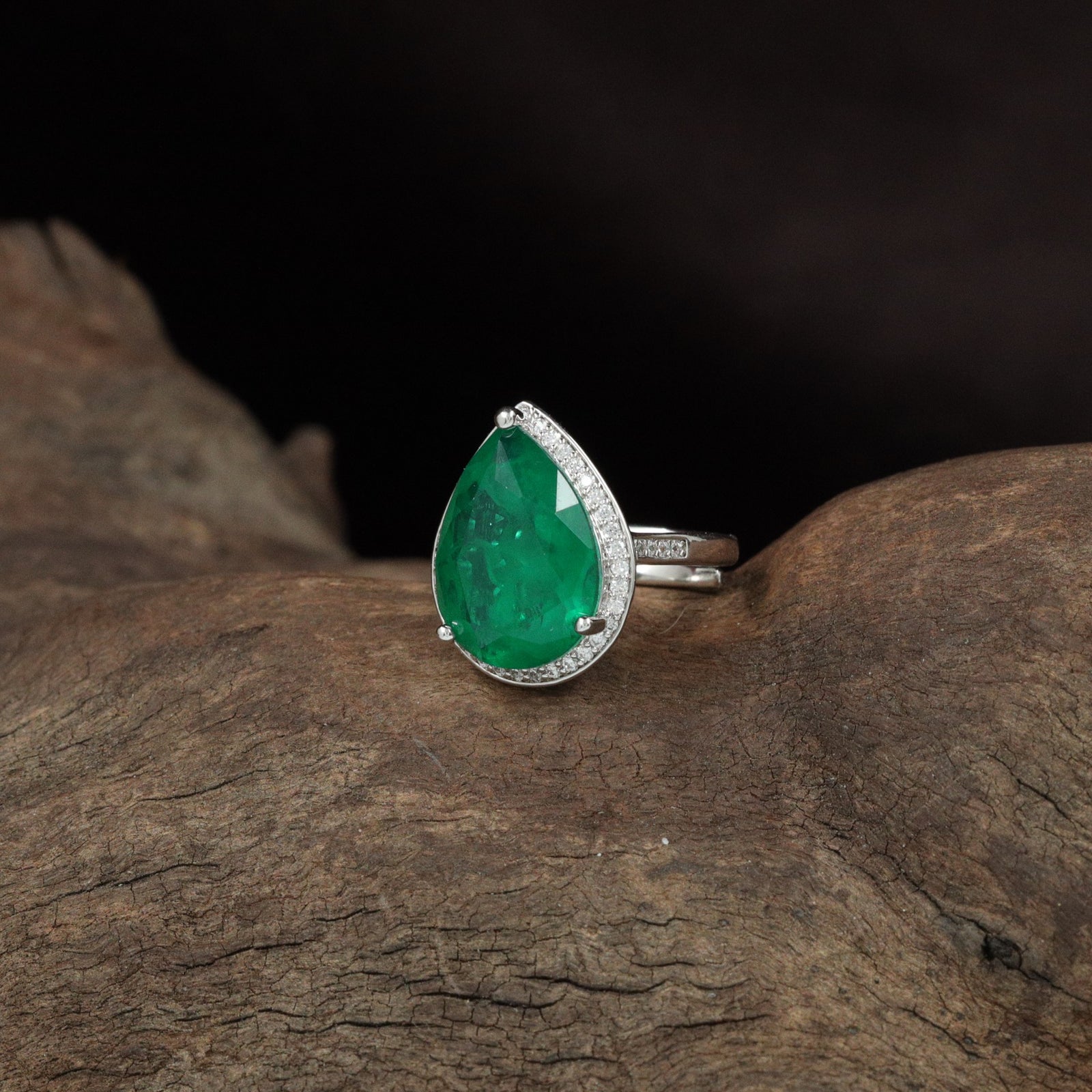 Luxury Teardrop Frame Finger Ring with Raised Centre Hold
