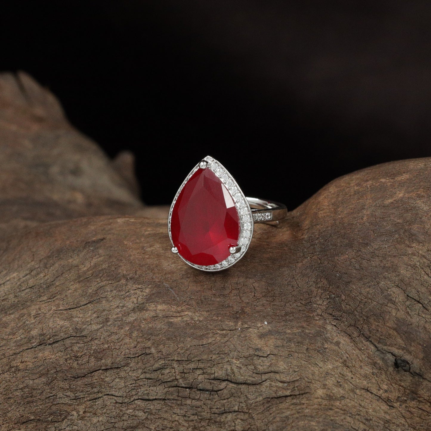 Luxury Teardrop Frame Finger Ring with Raised Centre Hold