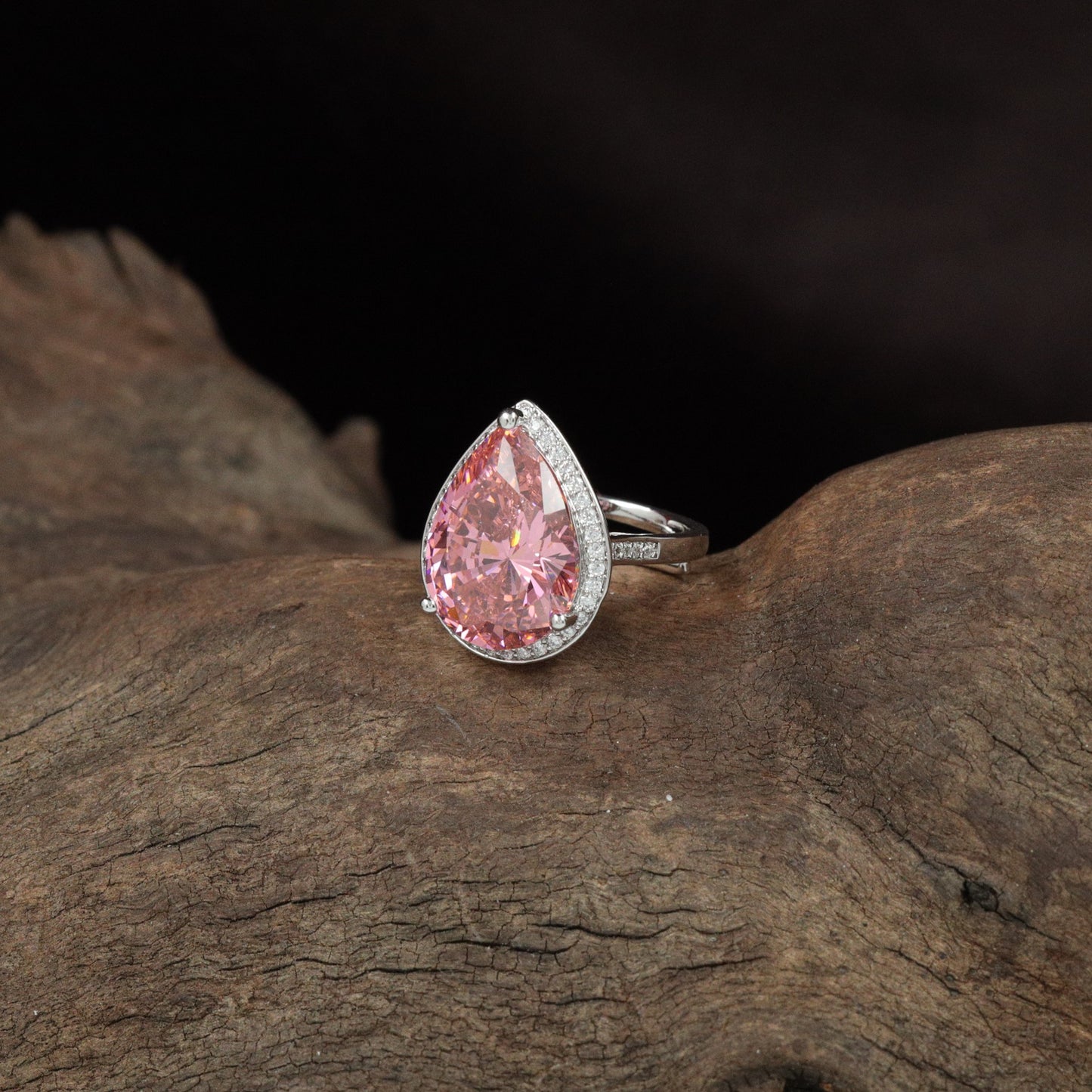 Luxury Teardrop Frame Finger Ring with Raised Centre Hold
