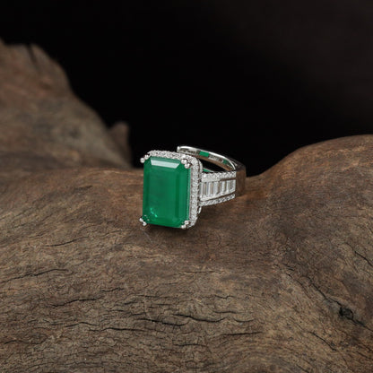 Grand Rectangle Finger Ring with Layered Side Alignment
