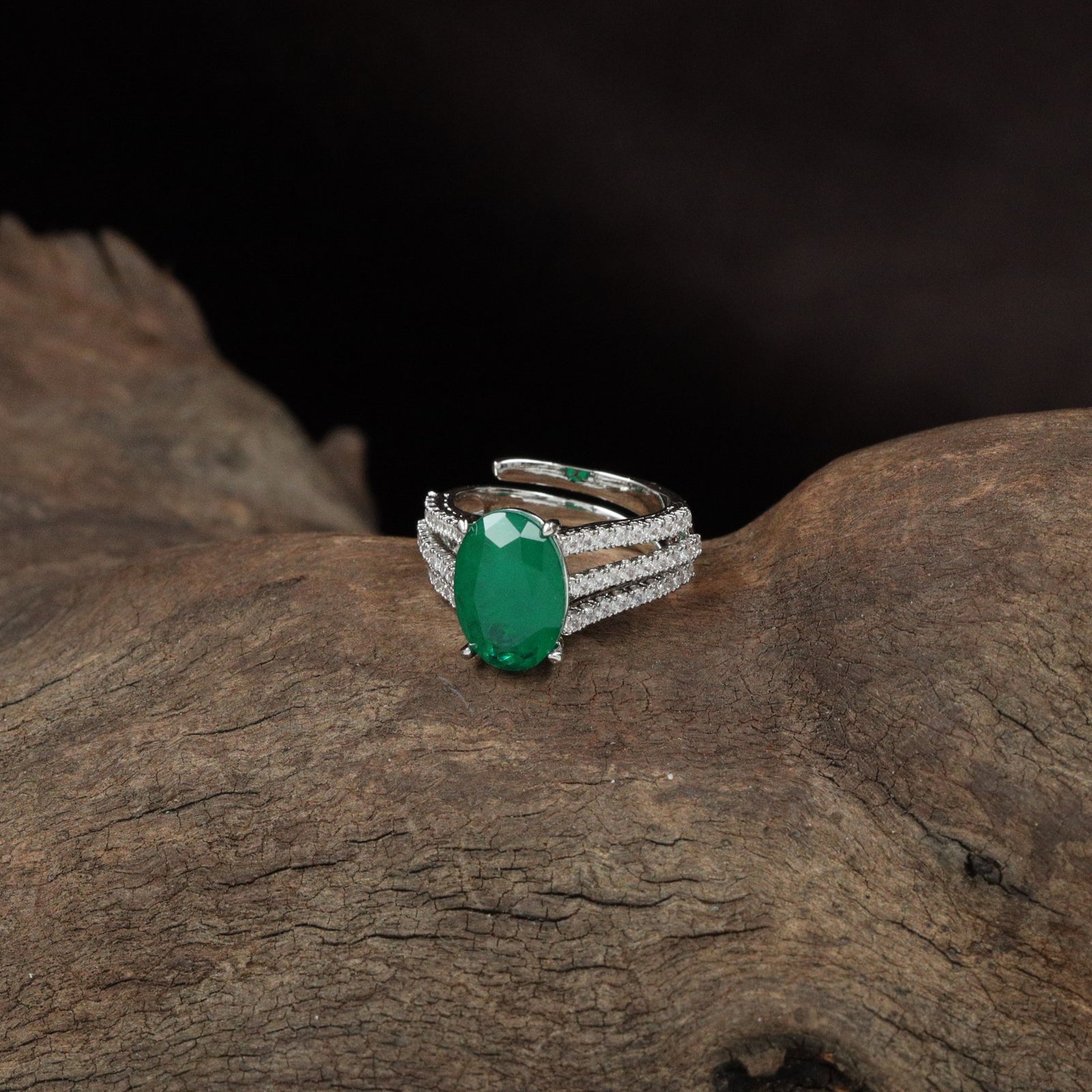 Heritage Parallel Line Finger Ring with Elevated Crown Frame