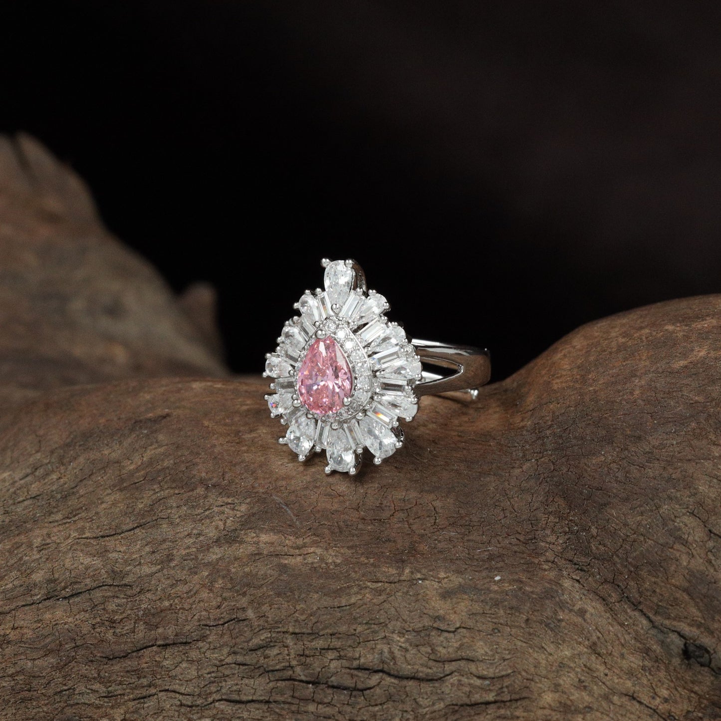 Grand Burst Finger Ring with Radiating Petal Borders