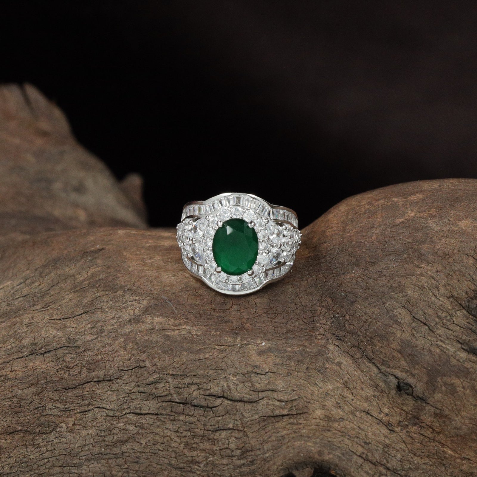 Signature Oval Mount Finger Ring with Curved Stone Border