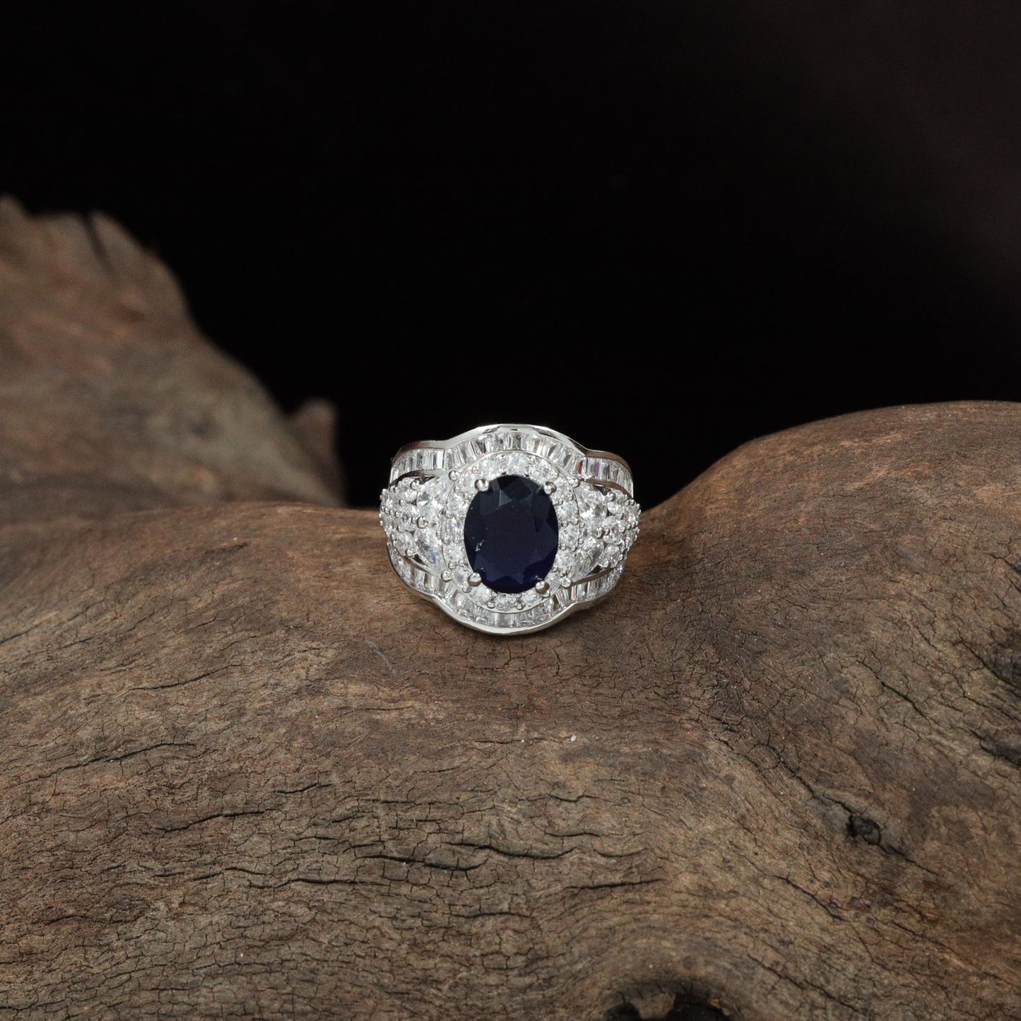 Signature Oval Mount Finger Ring with Curved Stone Border
