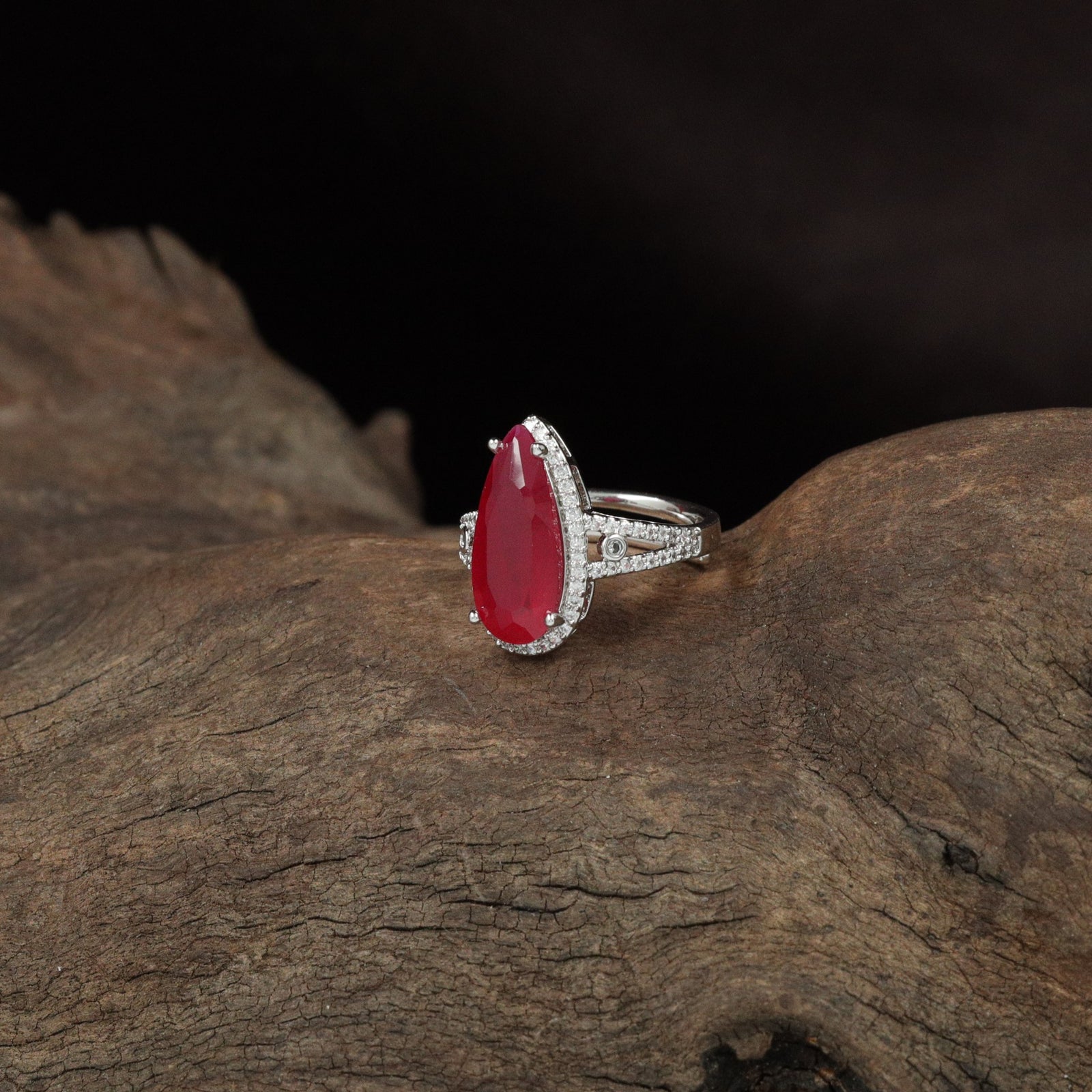 Signature Pear Crest Finger Ring with Polished Band Finish