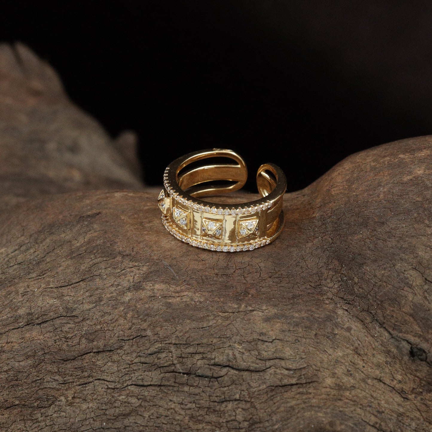Grand Block Finger Ring with Open Ring Structure