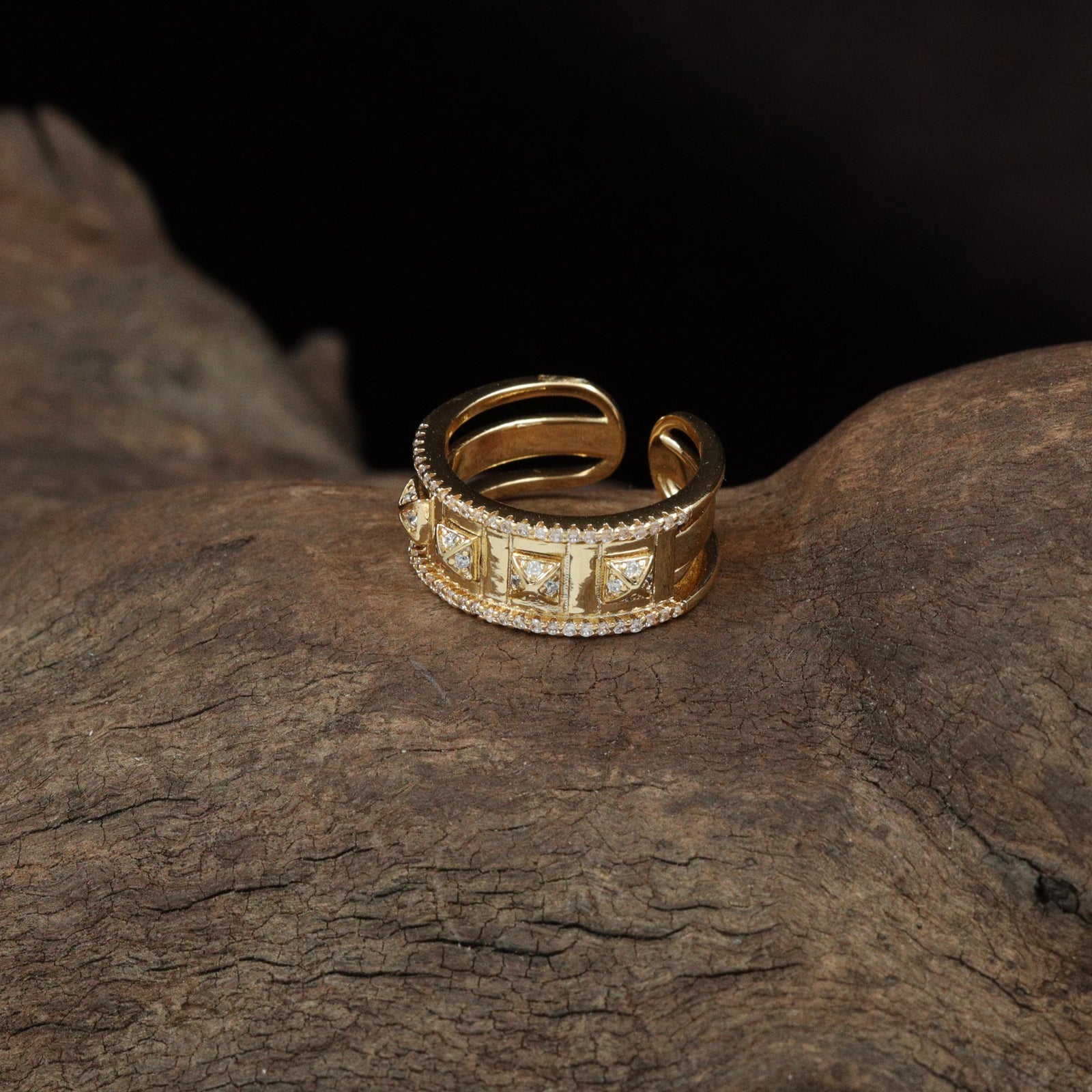 Grand Block Finger Ring with Open Ring Structure