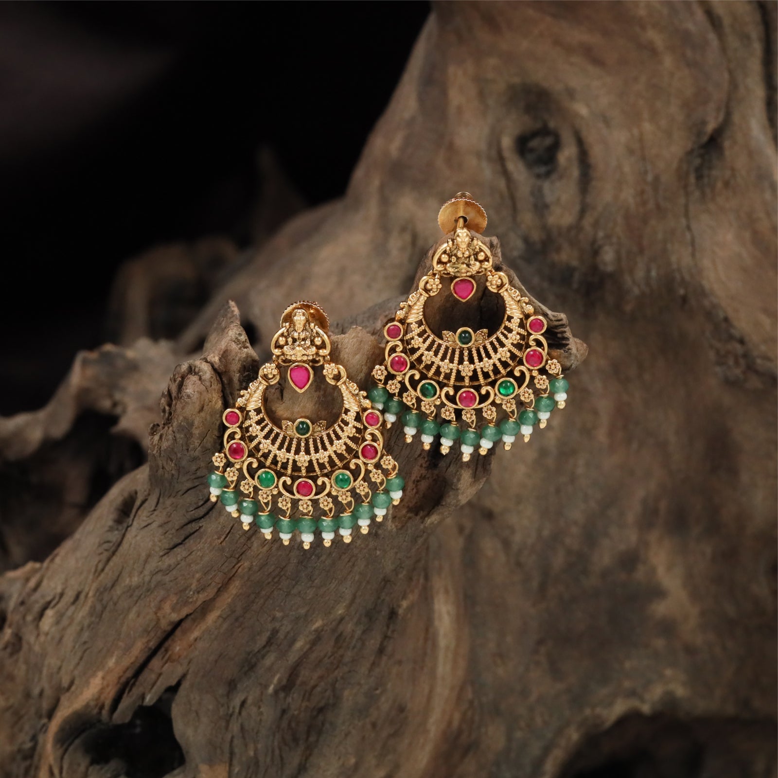Classic Lakshmi Border Hanging with Decorative Arch Pattern and Drop Finish
