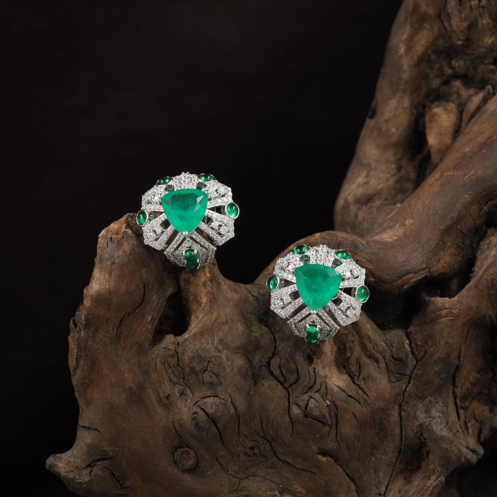 Icon Frame Rhodium Stud with Radiating Line Arrangement