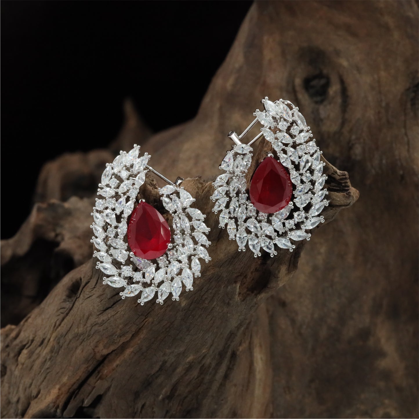 Royal Leaf Frame Rhodium Stud with Pear Drop Centre Layout