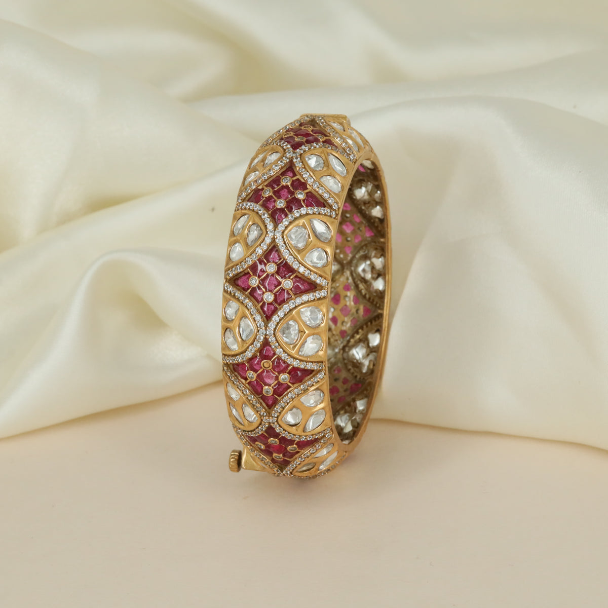 Royal Panel Kundan Kada with Repeating Floral Layout