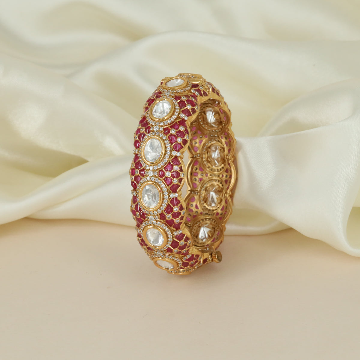 Royal Oval Kundan Kada with Decorative Mesh Detailing