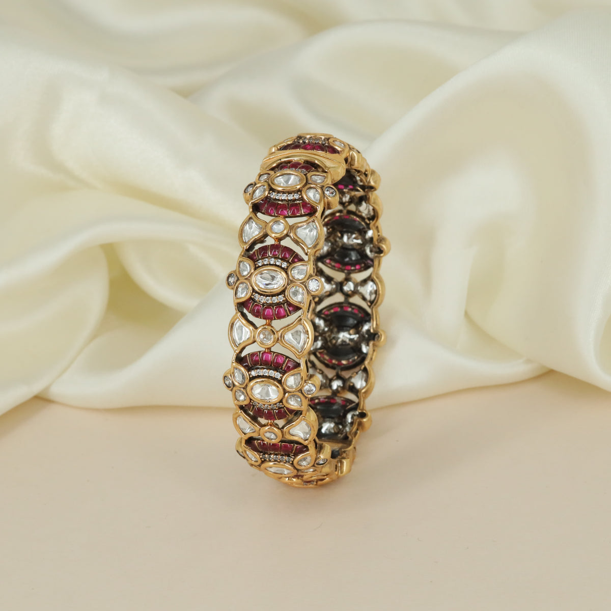 Royal Border Kundan Kada with Structured Oval Arrangement