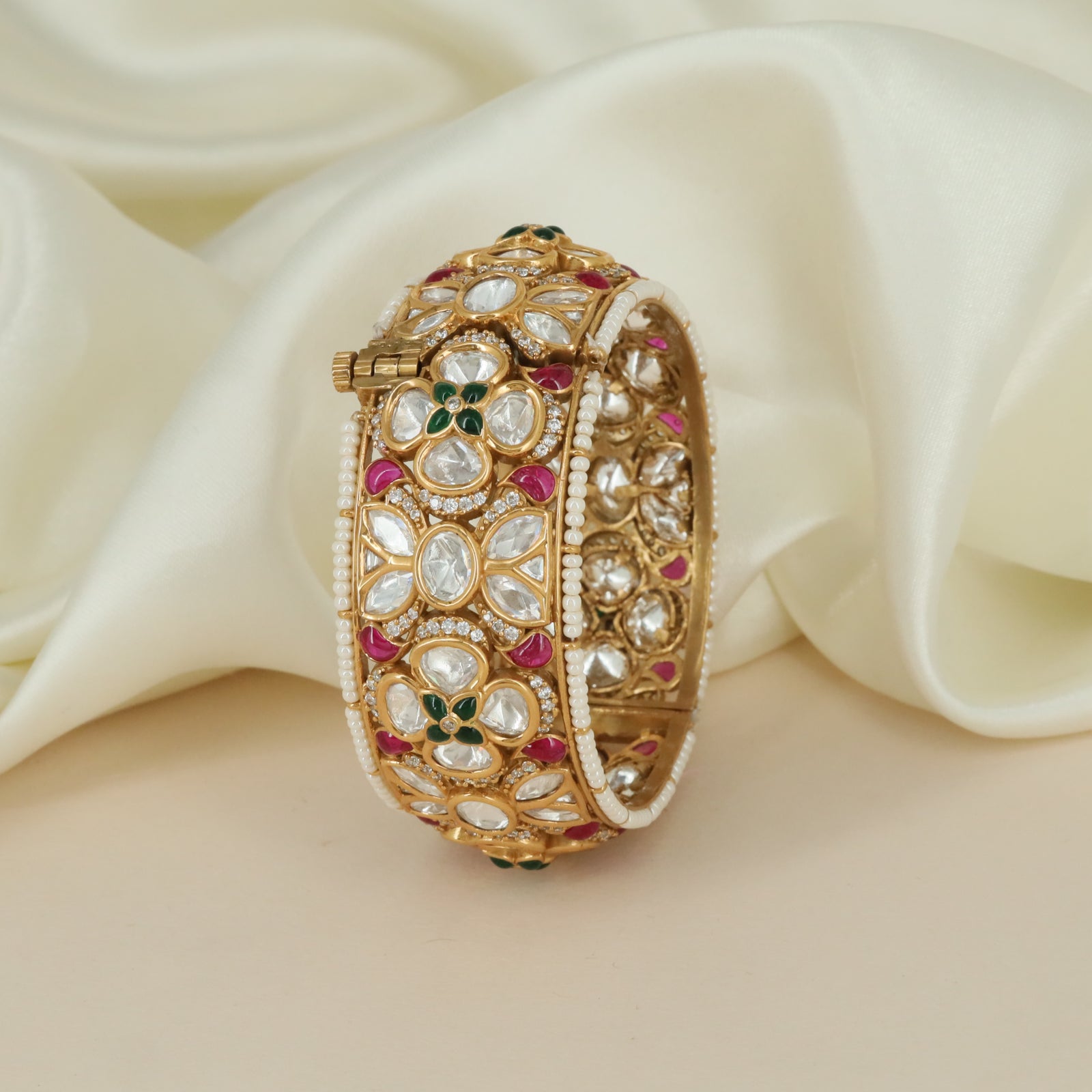 Floral Petal Kundan Kada with Pearl Side Borders