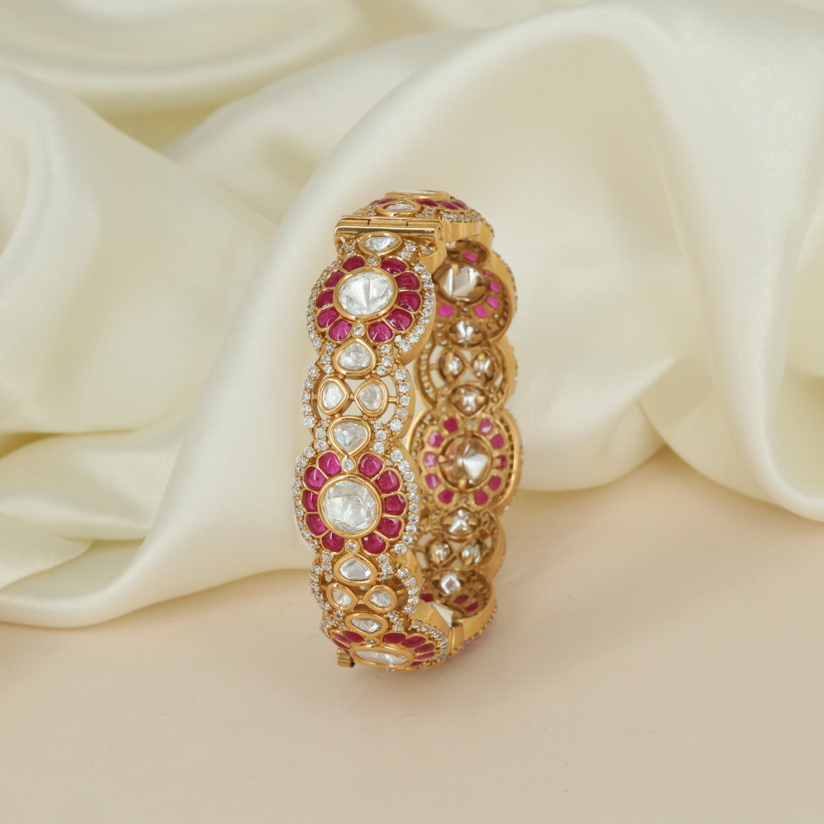 Classic Sunburst Kundan Kada with Decorative Oval Styling