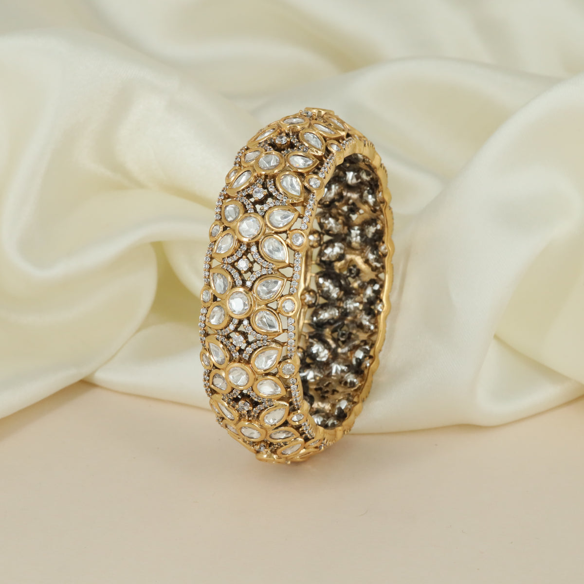 Leaf Pattern Kundan Bangles with Repeating Pear Layout