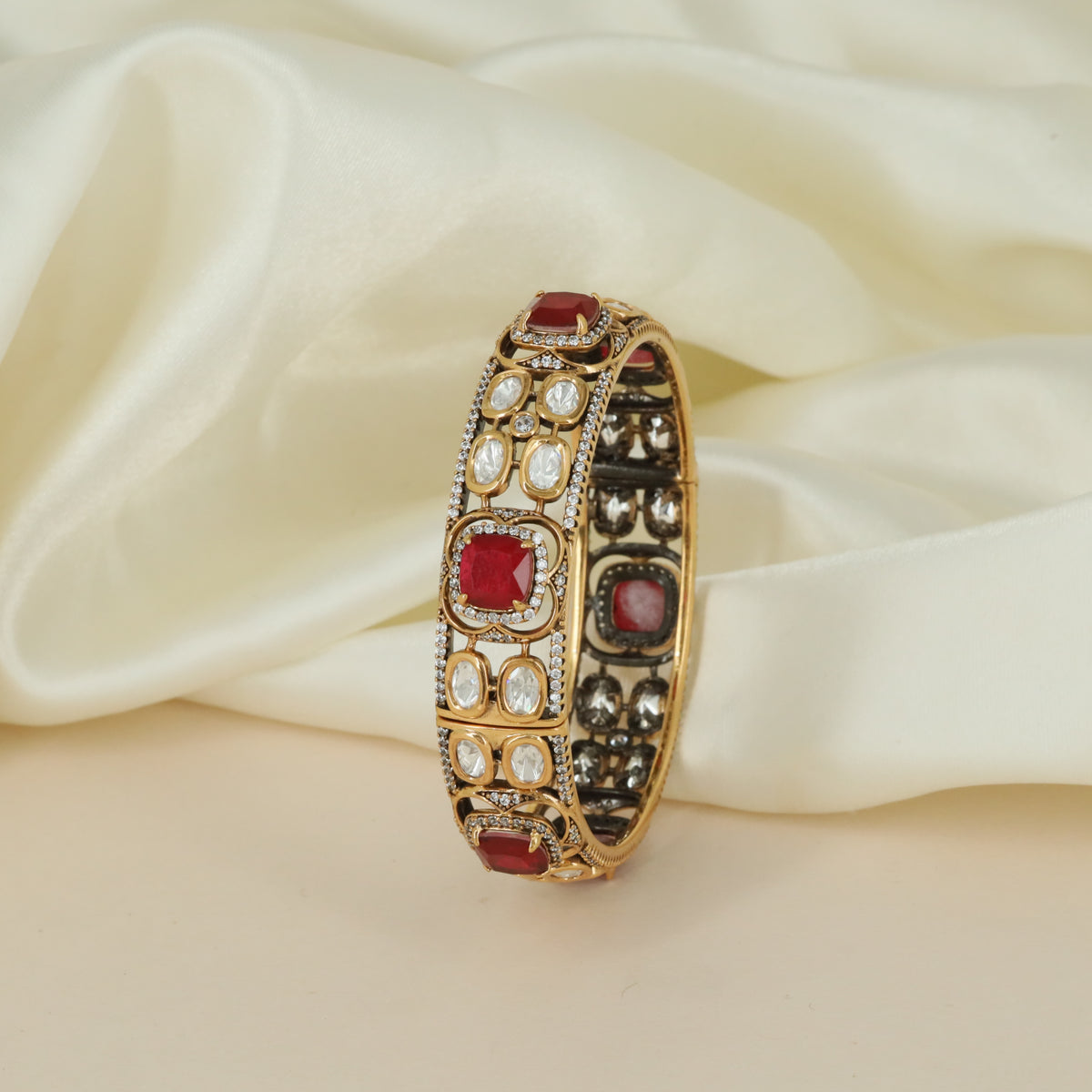 Square Frame Kundan Bangles with Oval Border Detailing