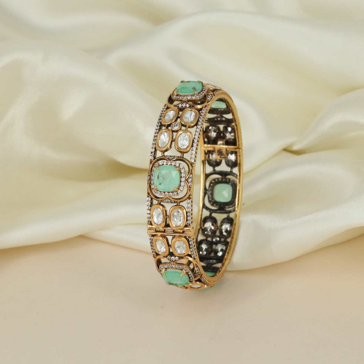 Square Frame Kundan Bangles with Oval Border Detailing