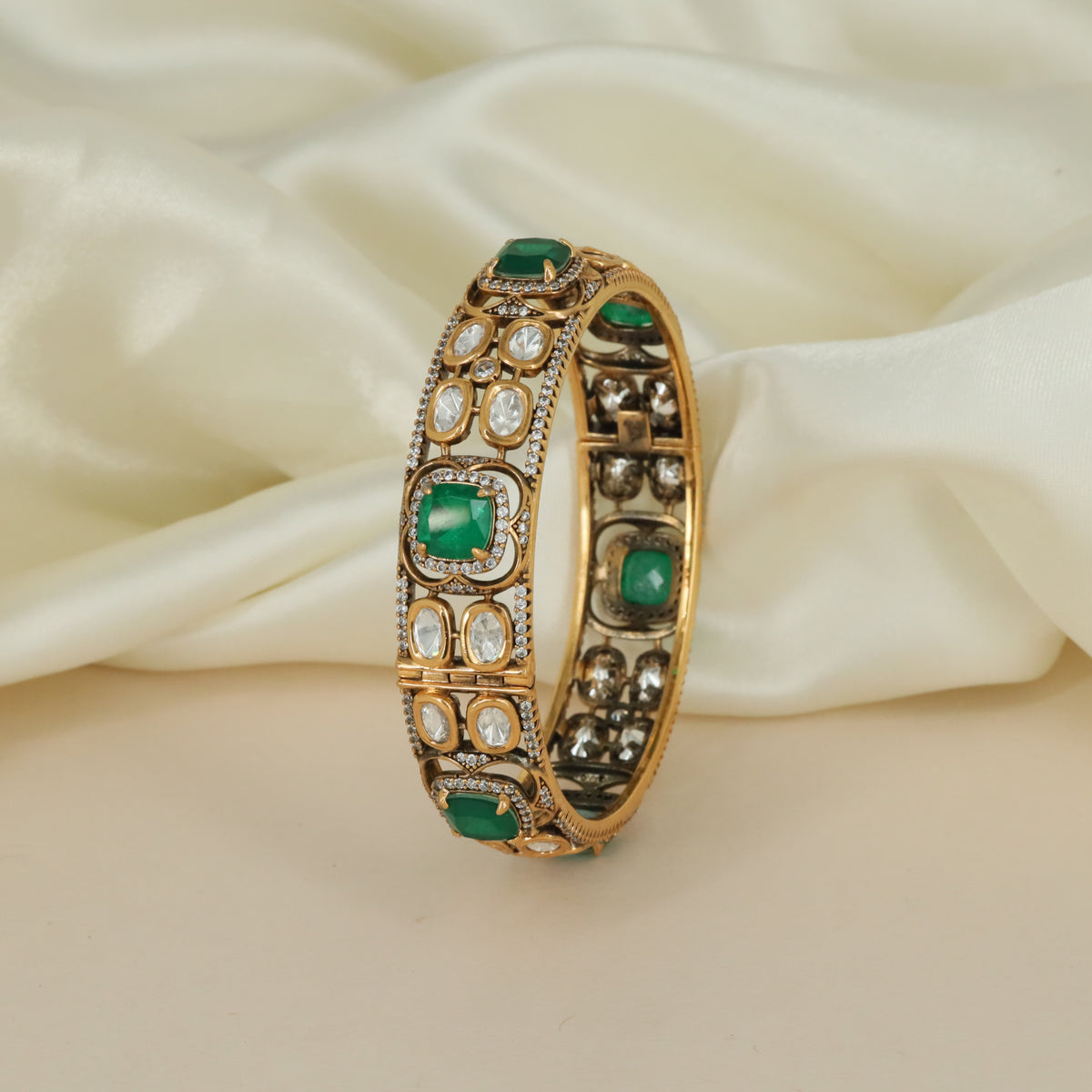 Square Frame Kundan Bangles with Oval Border Detailing