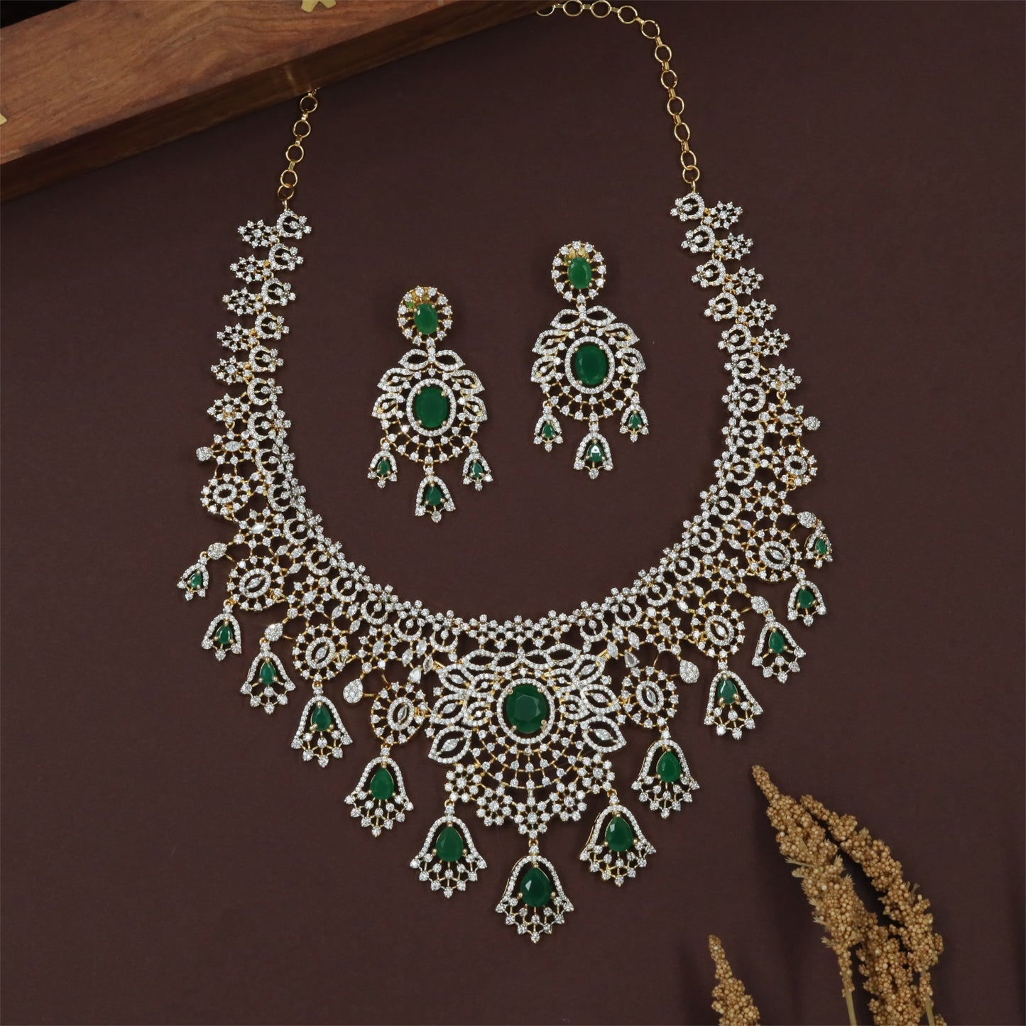 Luxury Gj Necklace with Layered Floral Sections and Grand Pendant Texture