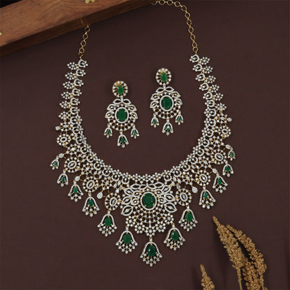 Luxury Gj Necklace with Layered Floral Sections and Grand Pendant Texture