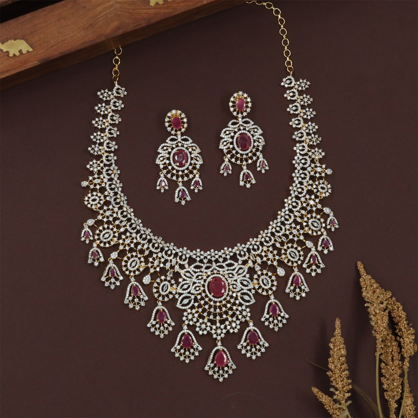 Luxury Gj Necklace with Layered Floral Sections and Grand Pendant Texture