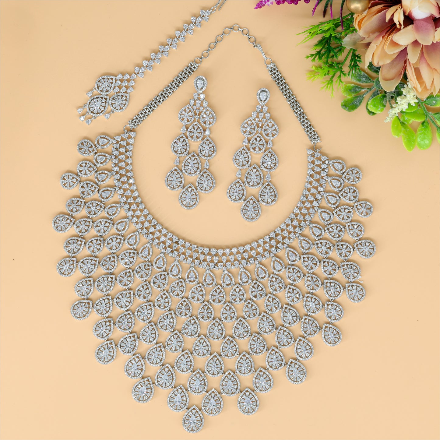 Grand Drop Pattern Necklace with Full Coverage Design and Long Earrings