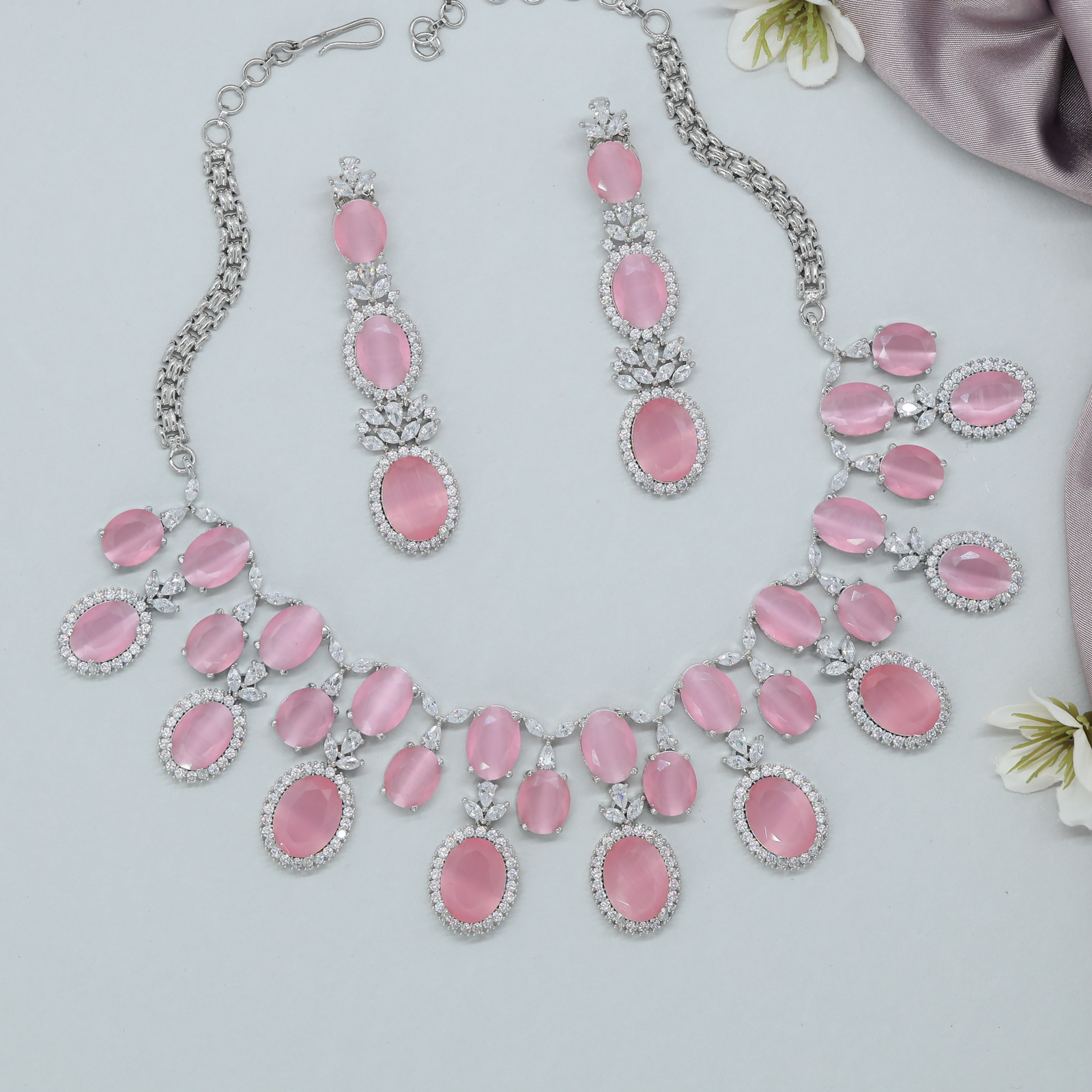 Cluster Link Necklace with Repeating Oval Motifs and Statement Earrings