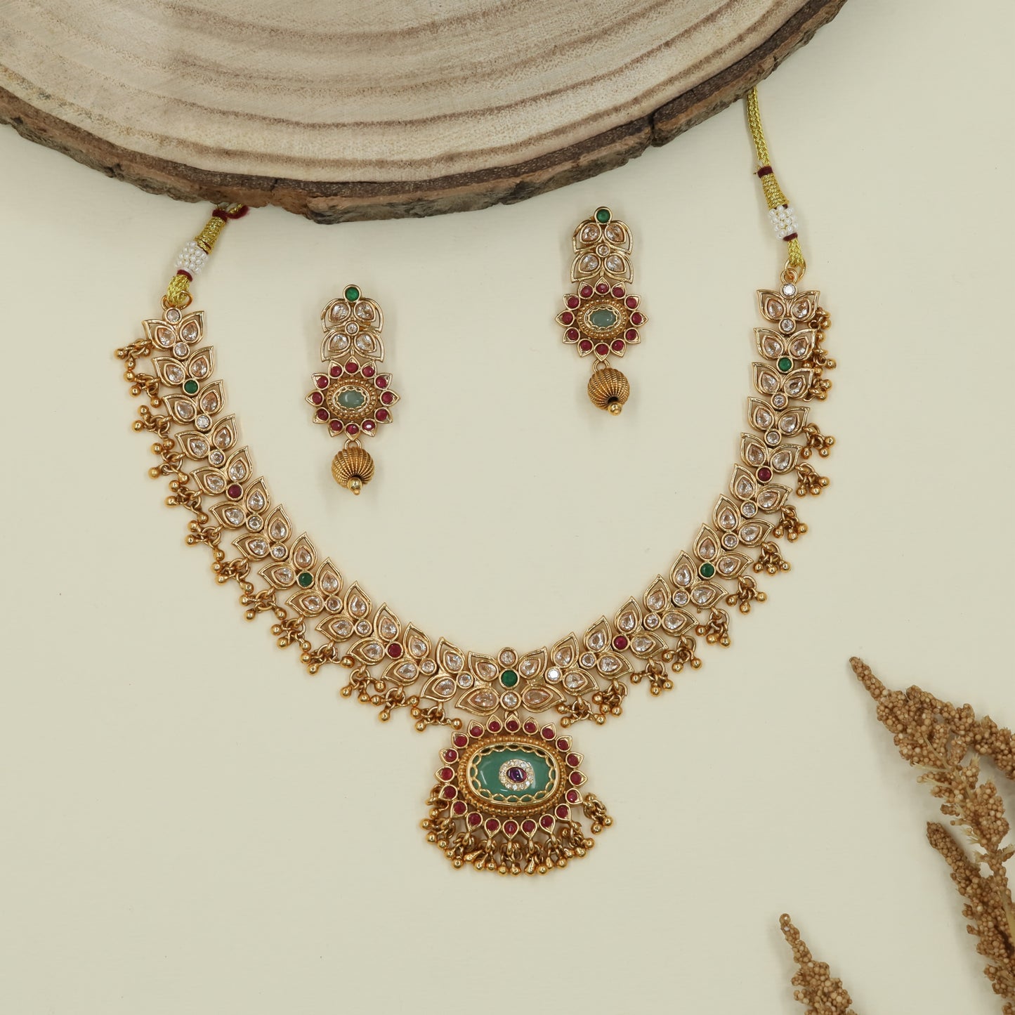 Classic leaf antique necklace with structured links and round drop pendant