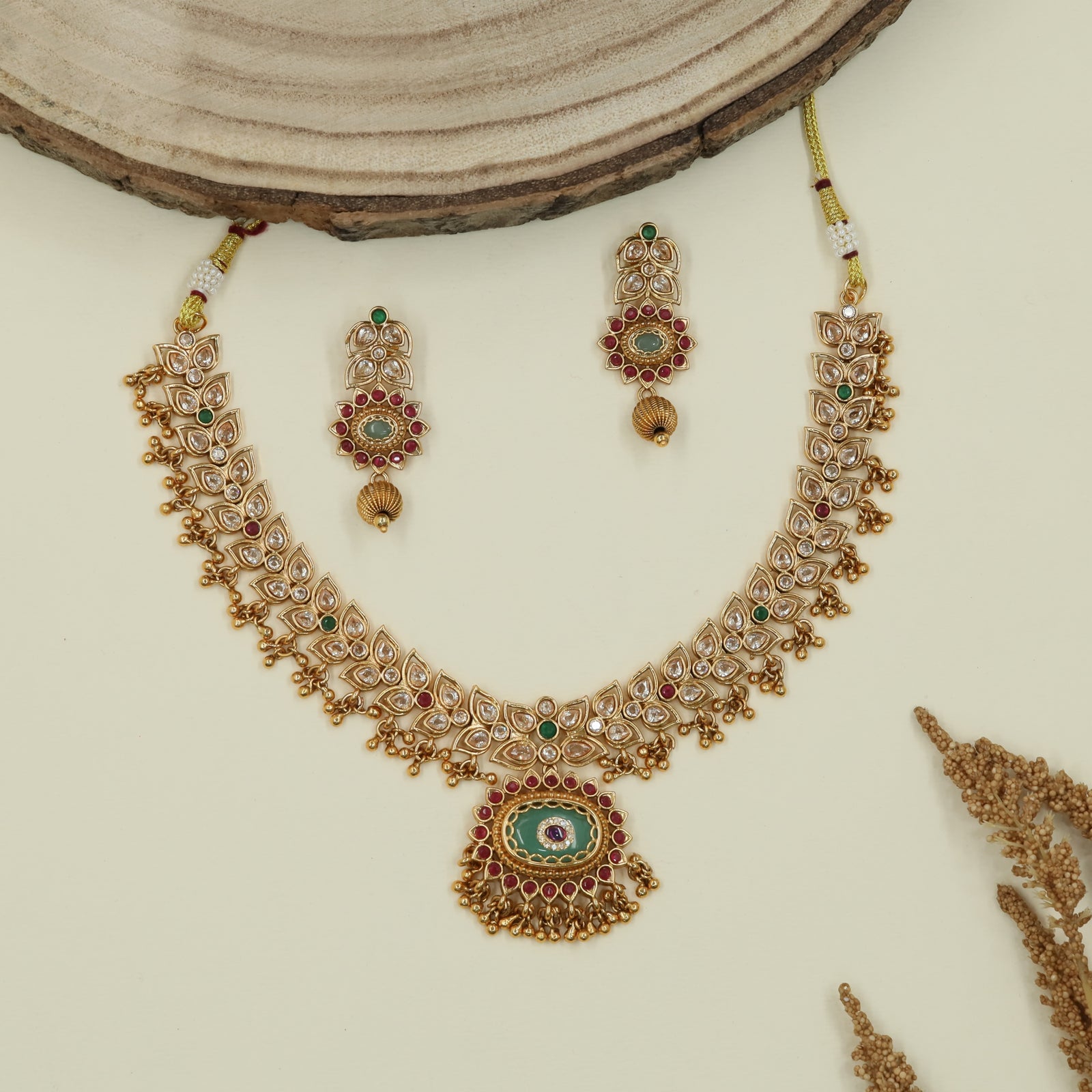 Classic leaf antique necklace with structured links and round drop pendant