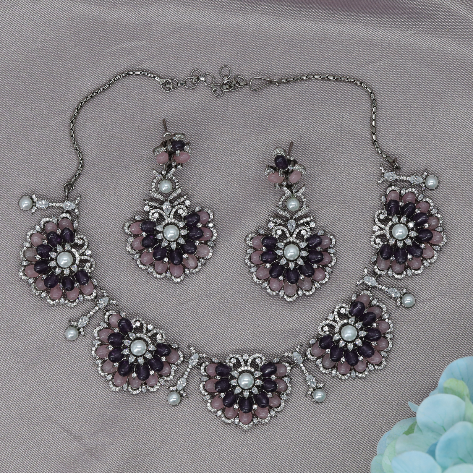 Luxury Petal Cluster Crytalstal Necklace with Statement Floral Layout